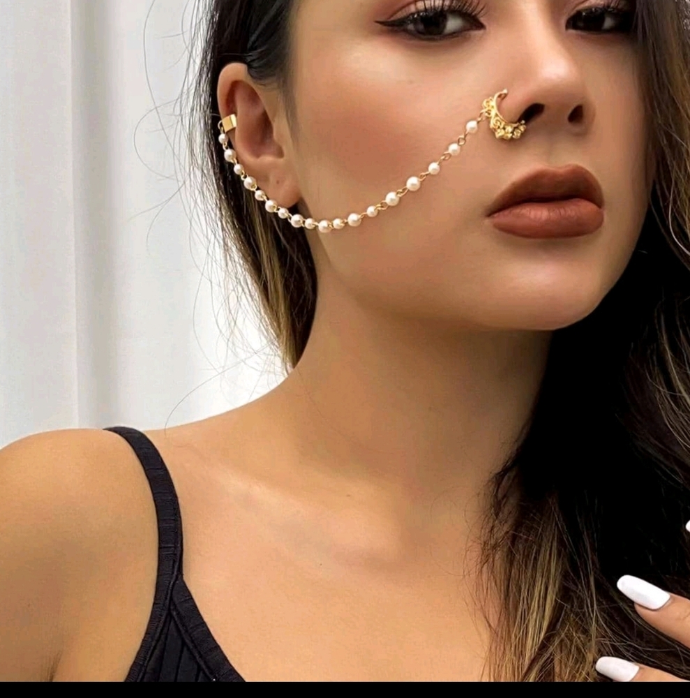Elegant Gold and Pearl Nose Chain